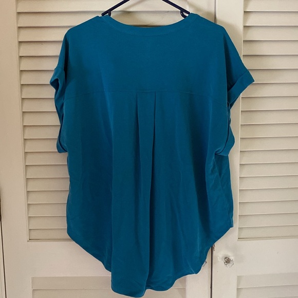 Blue/green button down top - Picture 5 of 6